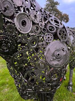 Preview: Stier TORRO mit aufrechtem Kopf lebensgroß aus Metall